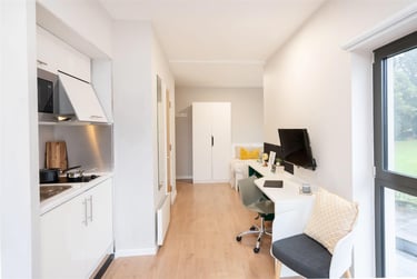 1 bed studio, Brougham Hayes, City Centre, Bath, BA23GF - Image 3